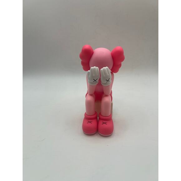 KAWS Statue Home Decoration Resin Art Sculpture Sitting 4" Pink Trendy Ornaments - Picture 2 of 2